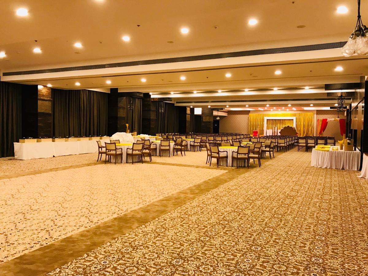 Regenta Central Hotel & Convention Centre Nagpur Exterior photo