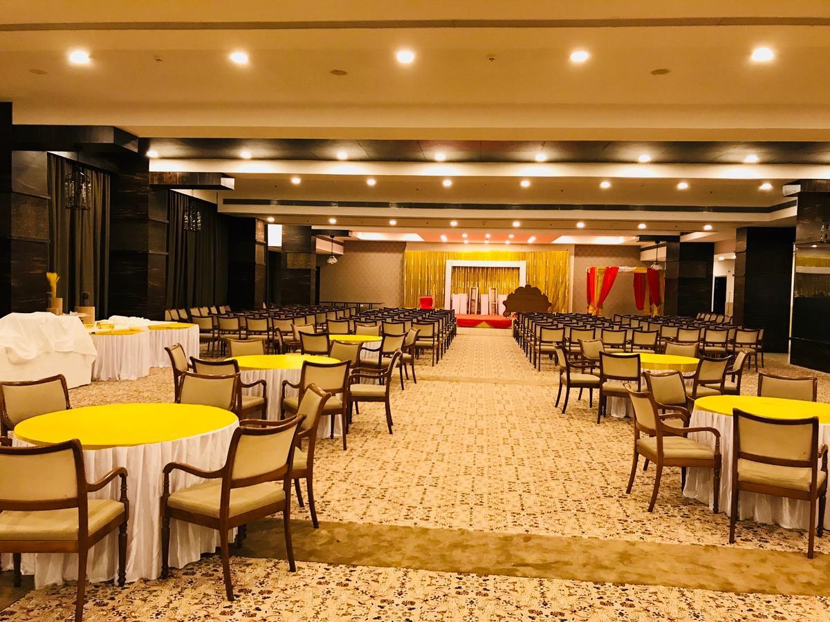 Regenta Central Hotel & Convention Centre Nagpur Exterior photo
