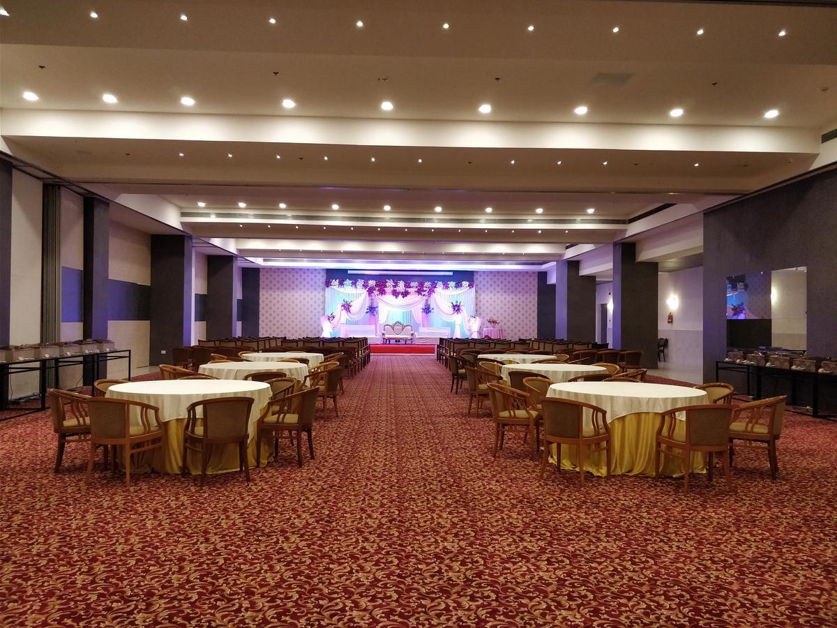 Regenta Central Hotel & Convention Centre Nagpur Exterior photo