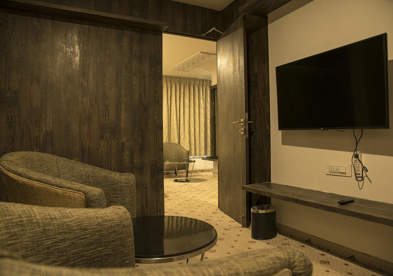 Regenta Central Hotel & Convention Centre Nagpur Exterior photo